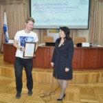 Алена Губанова наградила активную молодежь