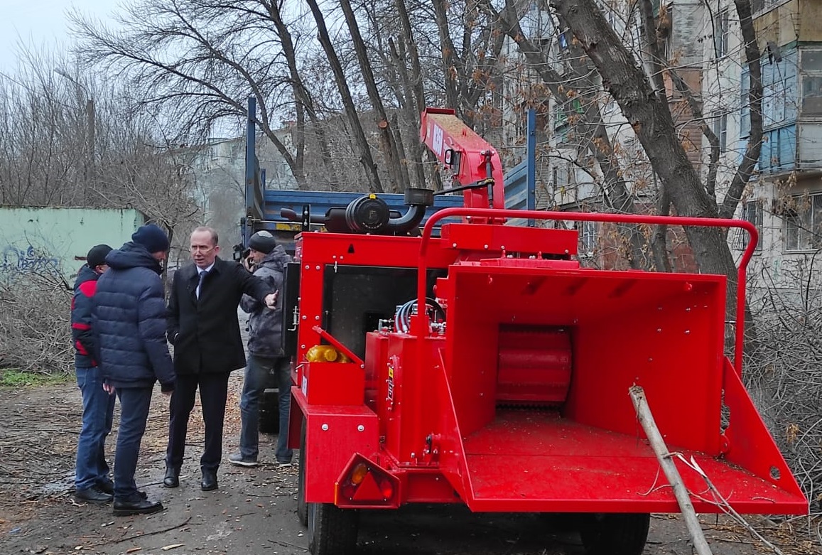 Чудо-машина для дробления веток вышла на улицы Астрахани | Городская Дума  муниципального образования 