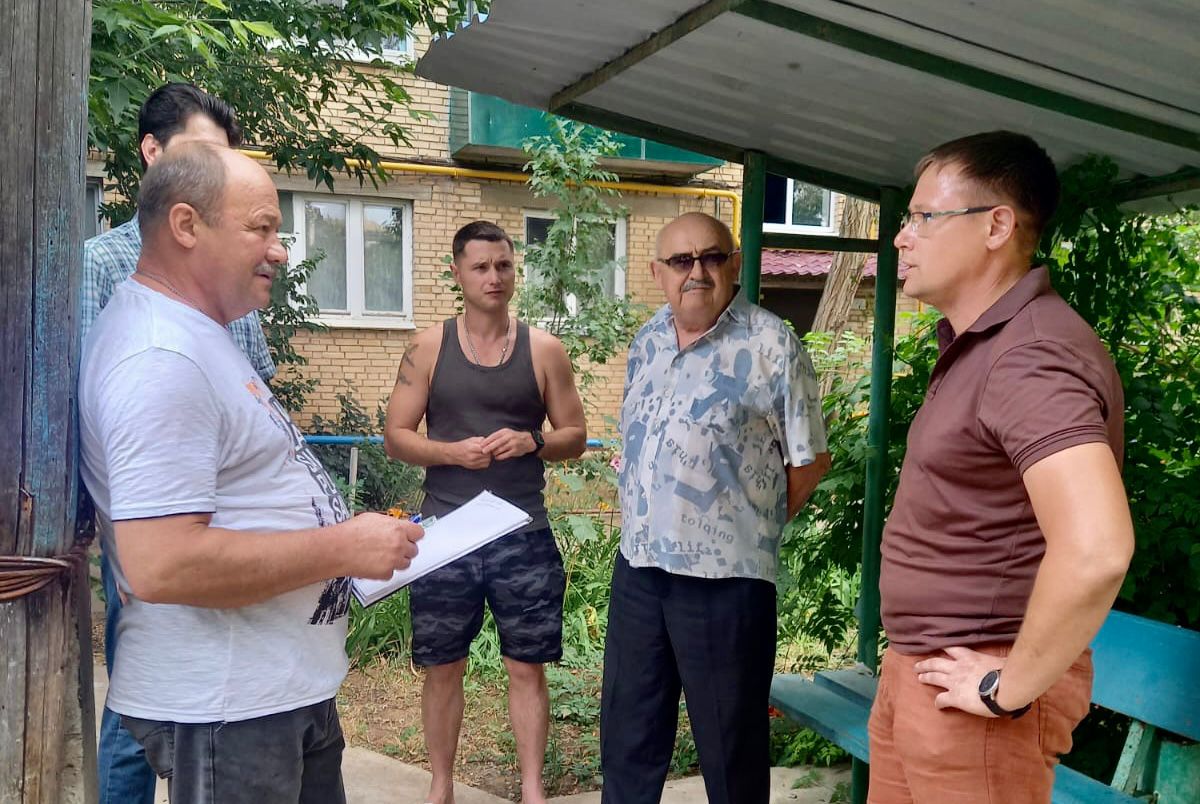 Виктор Репин встретился с жителями Советского района | 18.07.2022 |  Астрахань - БезФормата