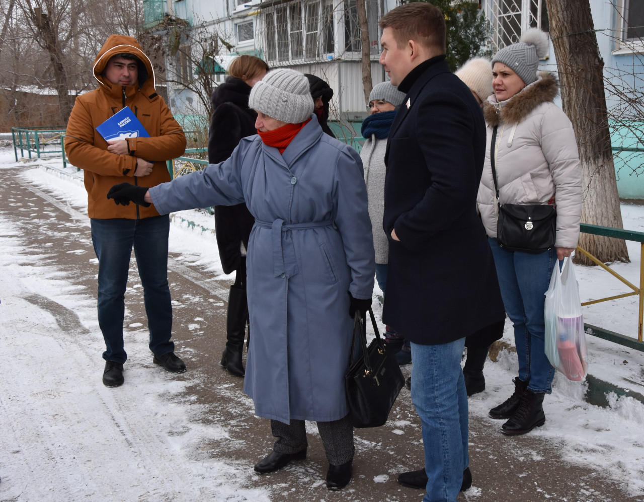 Городские депутаты продолжают общаться с астраханцами в рамках проекта  «Жители МКД» | Городская Дума муниципального образования 